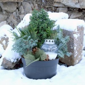 Leiðisskreyting með slaufu - hvítt kerti